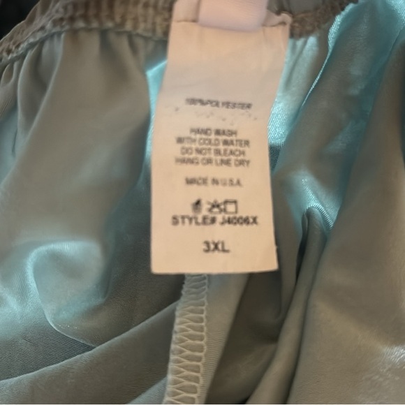 Flowy One piece - Picture 7 of 7